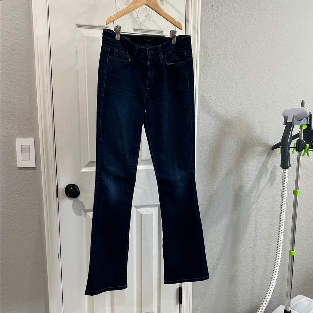 Joes “Icon” fit/flare Jean.  EUC - size 26
